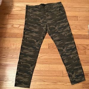 Sanctuary camo skinny pants.